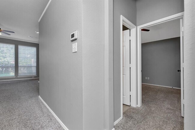 Building Photo - 4517 Mustang Dr