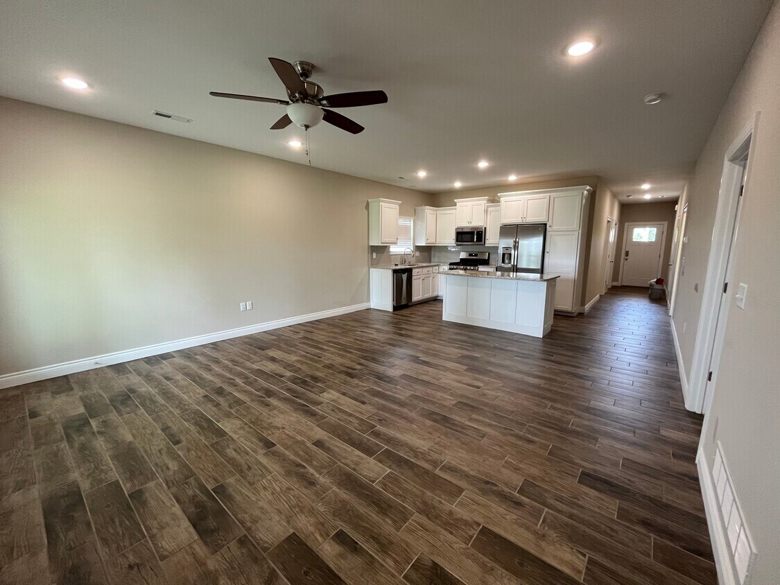Foto del edificio - 603 Spring Ridge Rd