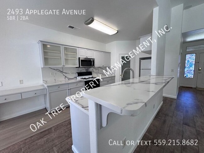 Foto del edificio - 2493 Applegate Ave