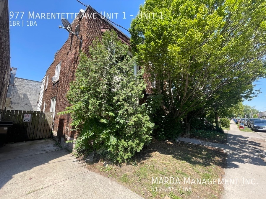 Building Photo - NEWLY RENOVATED 1 BED/1BATH APT PLUS HYDRO & GAS!