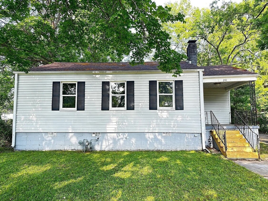 Primary Photo - Beautifully Renovated 3 Bedroom 1 Bath Home