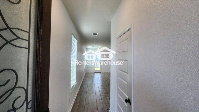 Foto del edificio - 9818 Mls Fld Dr