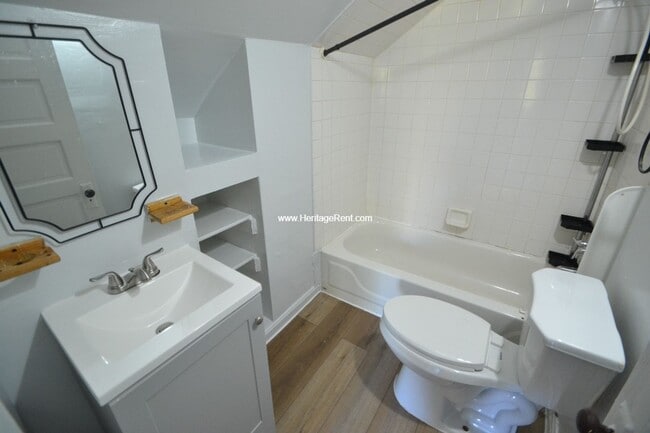 Foto del edificio - 2053 Bickel Ave