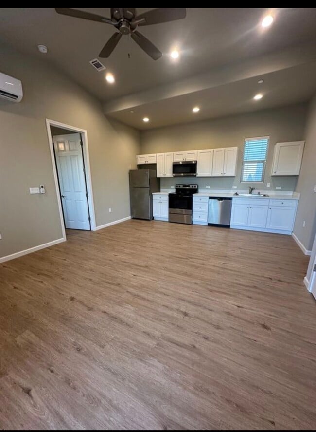 Building Photo - 6004 E Sussex Way