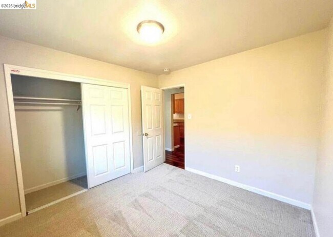 Building Photo - 511 W 5th St