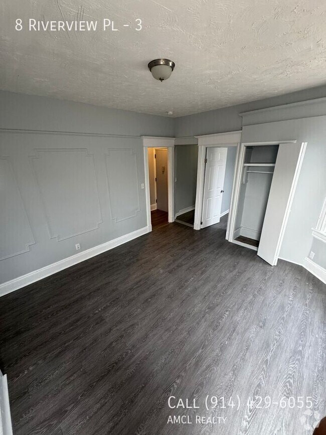 Building Photo - 8 Riverview Pl