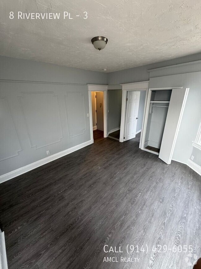 Building Photo - 8 Riverview Pl