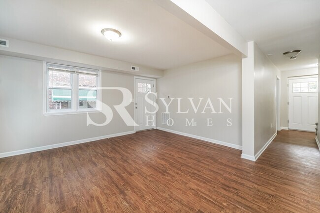 Building Photo - Prepare to be Impressed by this 4 BR 2 BA ...