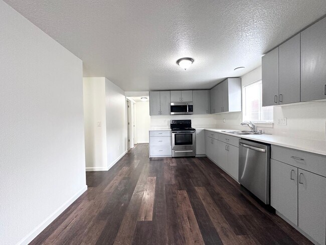 Building Photo - Wonderful property with brand new finishes...