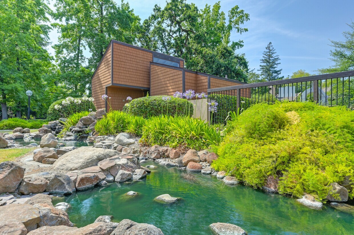 Foto principal - 879 Woodside Ln E