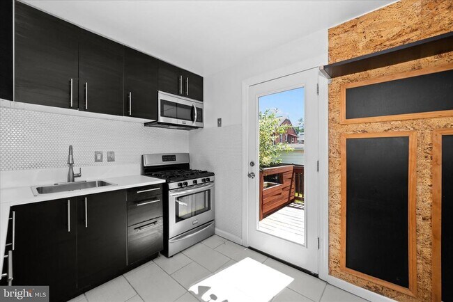 Building Photo - 801 Cox Ave