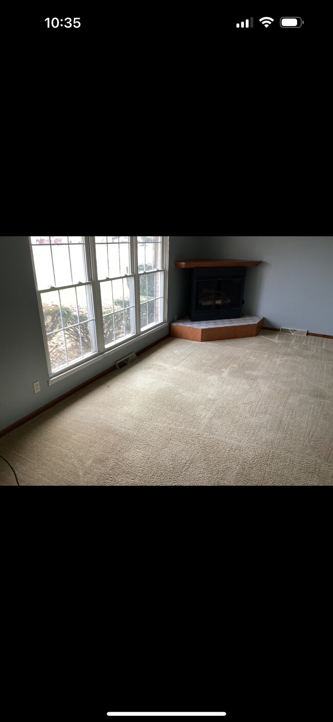 Foto del edificio - 495 Meadow Ln