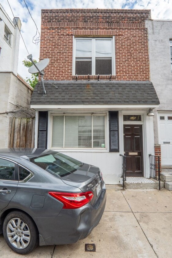 Photo - 635 Dudley St