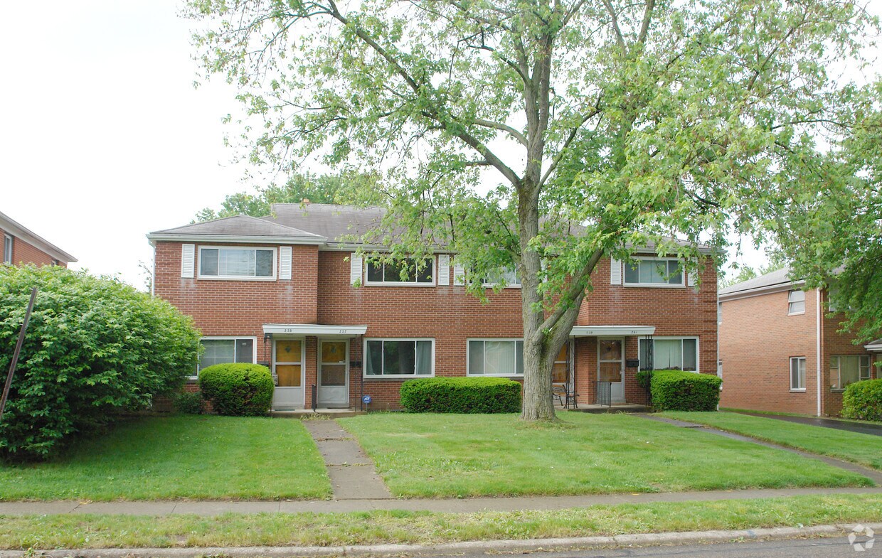 Foto del edificio - 235-241 Broad Meadows Blvd