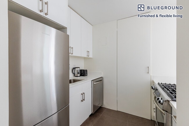 Foto del edificio - 279 E 44th St