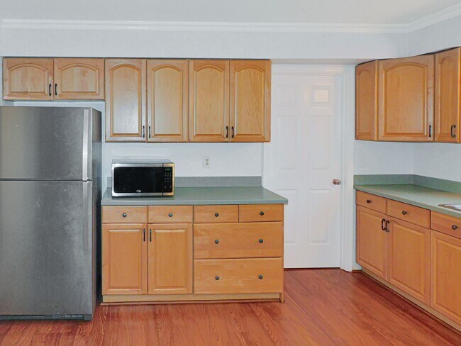 Foto del edificio - 1332 Redwood Cir