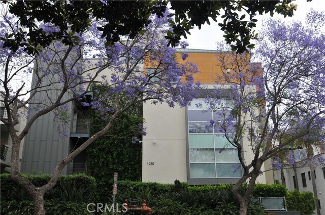 Foto principal - 1250 N Harper Ave