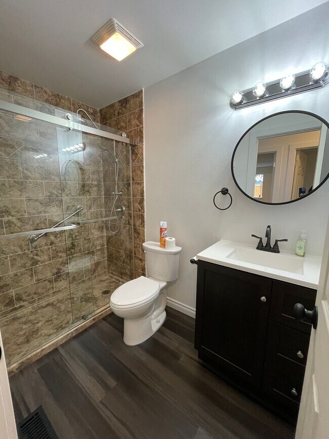 Foto del edificio - Charming, Modern One Story Home! Pet Frien...