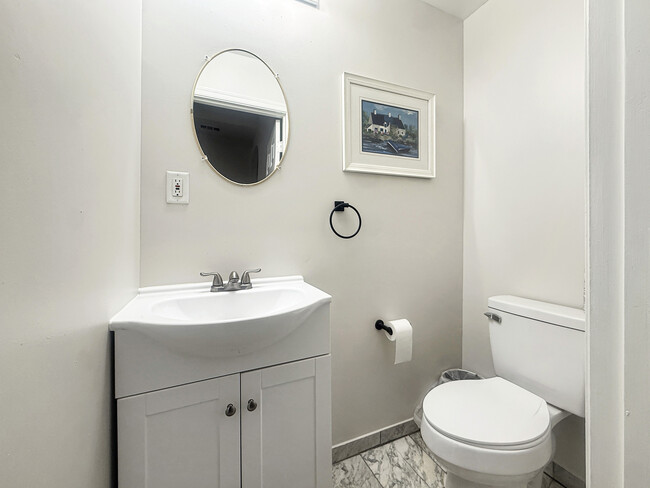 Building Photo - 1424 3rd St NW