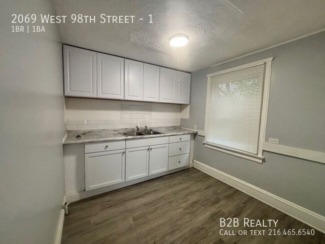 Foto del edificio - 2069 W 98th St