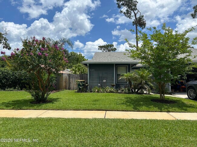 Foto del edificio - 3123 Courtney Woods Ln W