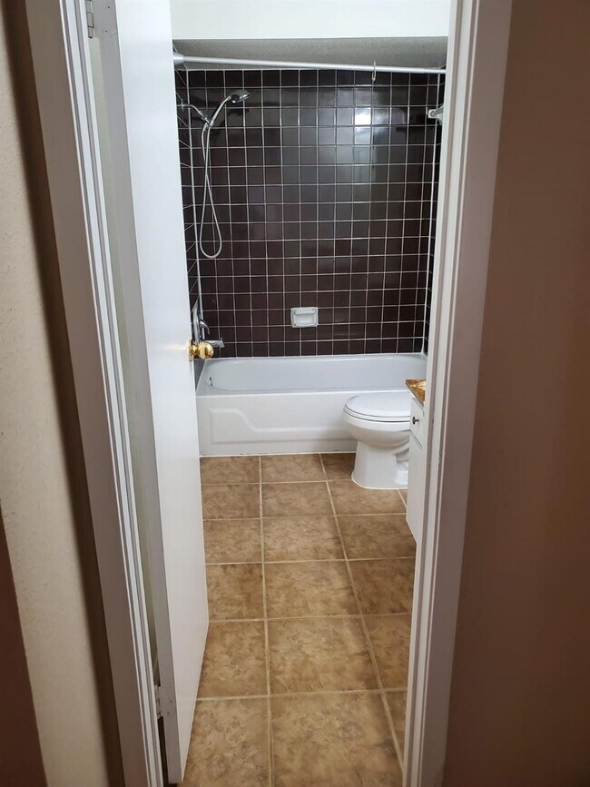 Foto del edificio - 770 Memorial Mews St