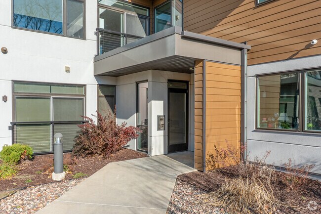 Entrada - Velocity Apartments