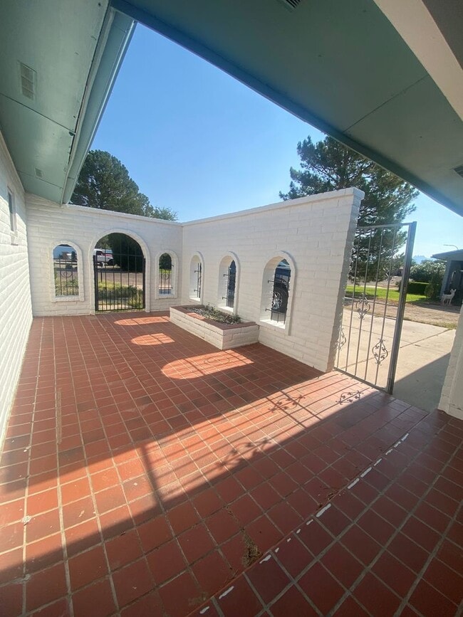 Building Photo - 1733 Aspen Ave