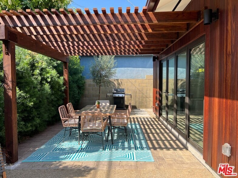 Foto principal - 3836 1/2 Seneca Avenue Unit