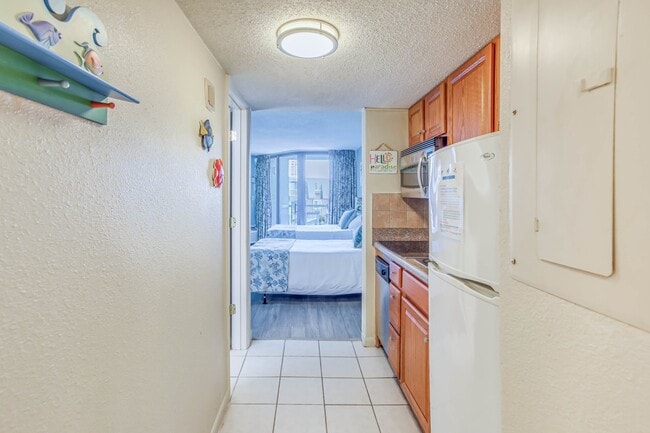 Building Photo - 9550 Shore Dr