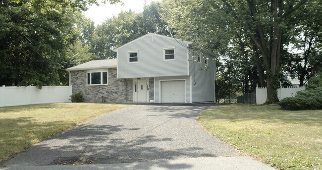 Vista frontal - 1769 Dakota St