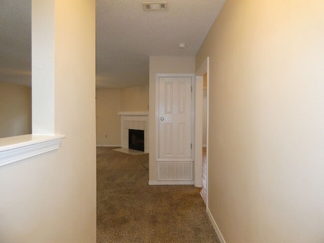 Building Photo - Spacious 3-Bedroom Home — Large Backyard