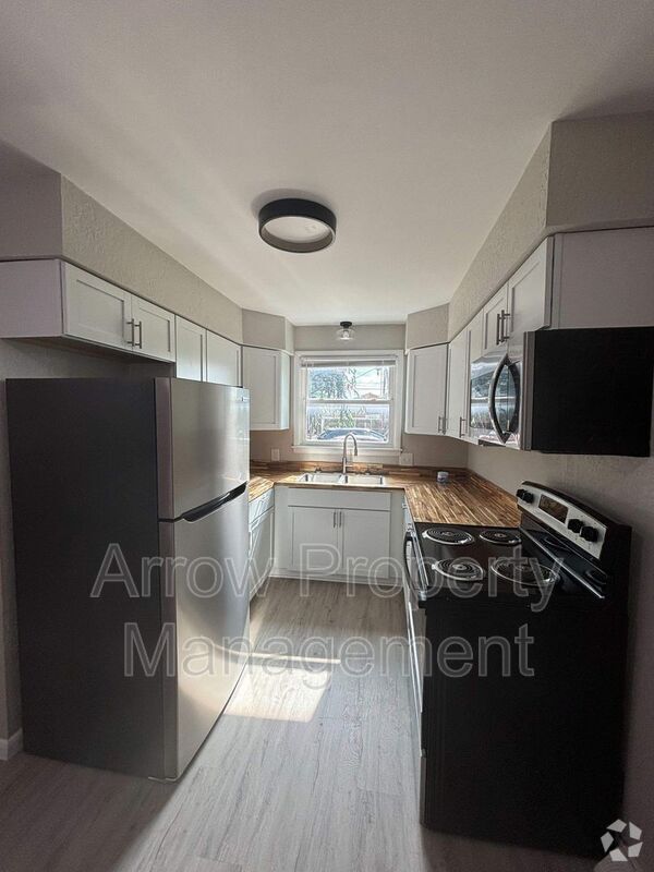 Building Photo - 704 N 26th St