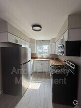 Building Photo - 704 N 26th St