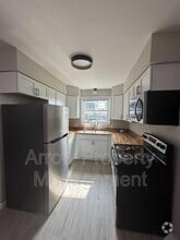 Building Photo - 704 N 26th St
