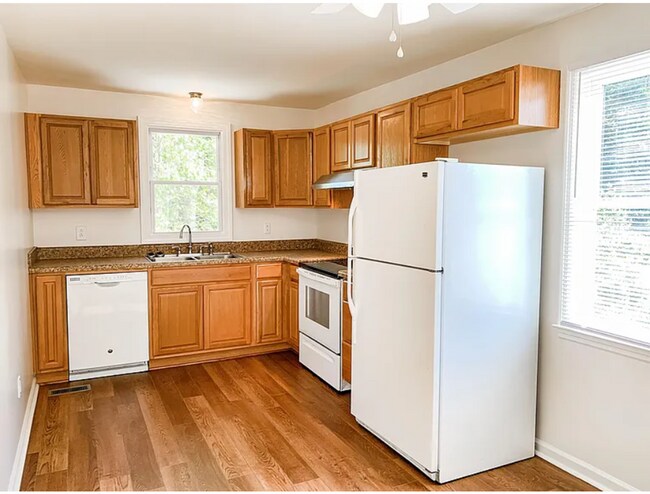 Building Photo - Coming Soon! Charming house on private road in the hills of West Nashville!