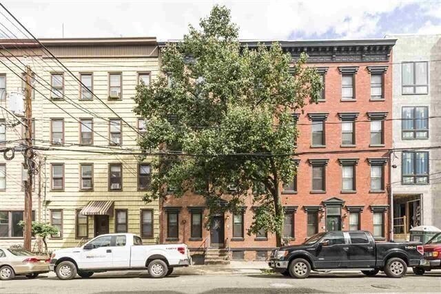Foto principal - 719 Adams St
