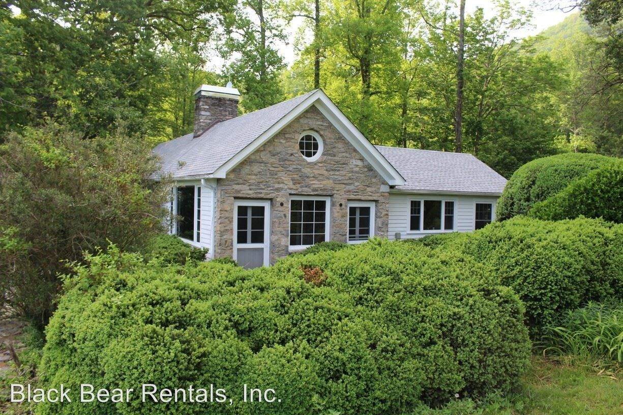 11 Clarke Ln, Fairview, NC 28730 House Rental in Fairview, NC