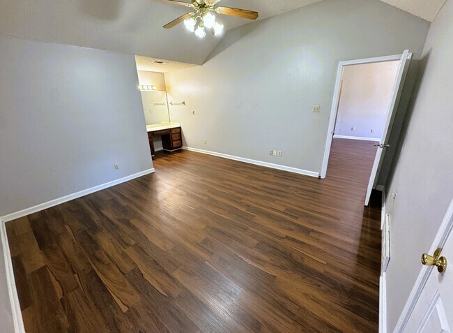 Foto del edificio - 2819 Hidden Creek Cove