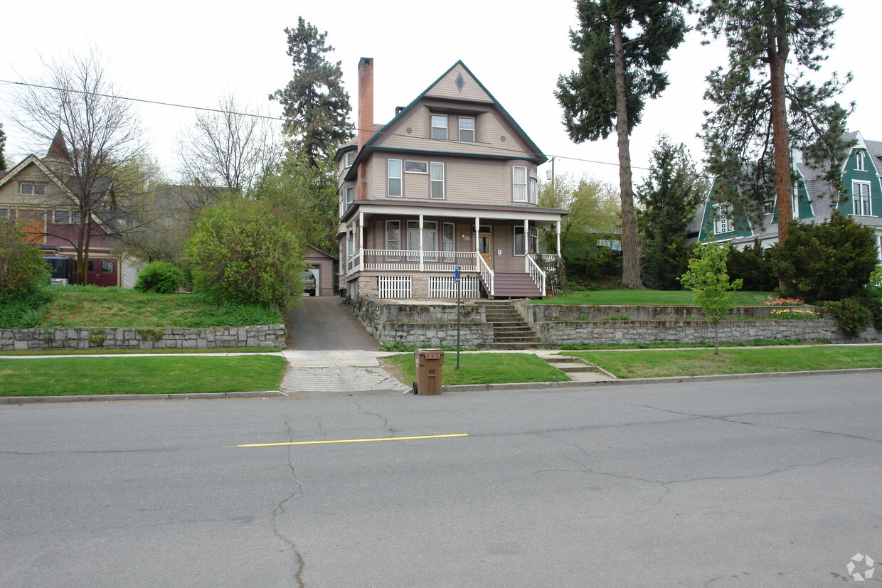 Building Photo - 2019 W Riverside Ave