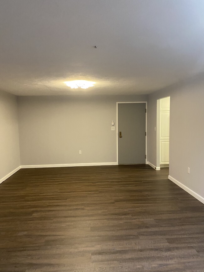 Entrance and Dinning Room - 56 Bigelow Ave