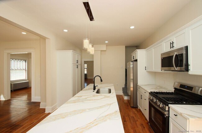 Building Photo - 62 Whitney St