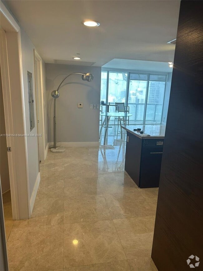 Building Photo - 495 Brickell Ave