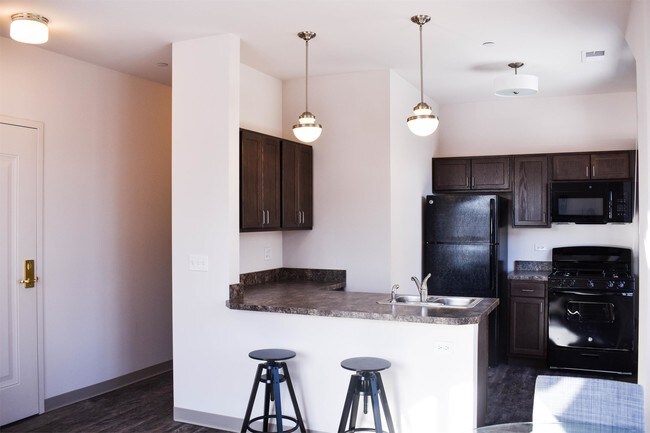 Building Photo - 100 E Chicago St