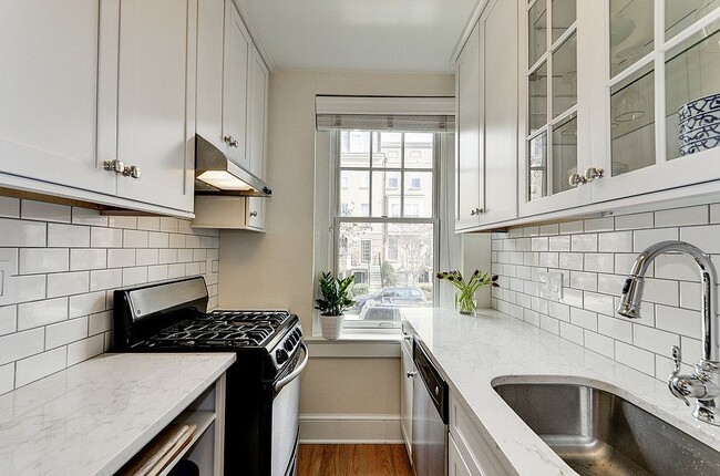 Kitchen - 2410 20th St NW