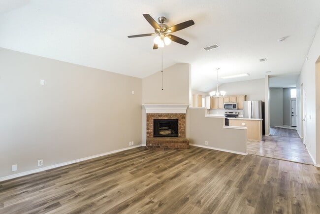 Building Photo - 4612 Parkmount Dr