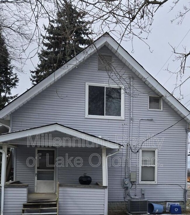 Building Photo - 2305 Pine Lake Ave