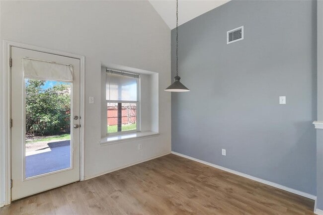 Foto del edificio - 17300 Zola Ln