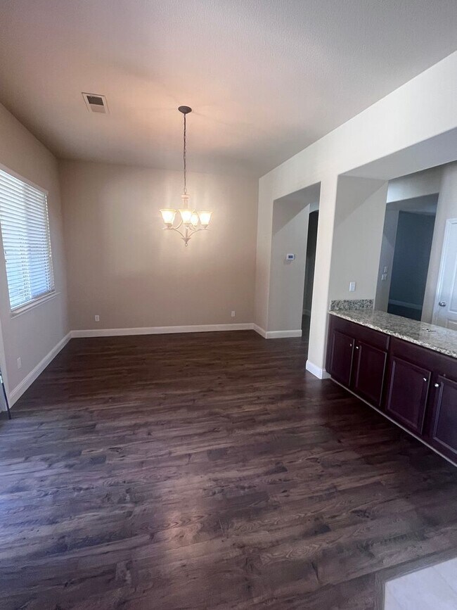 Foto del edificio - BEAUTIFUL HOME IN ELK GROVE WITH POOL!!