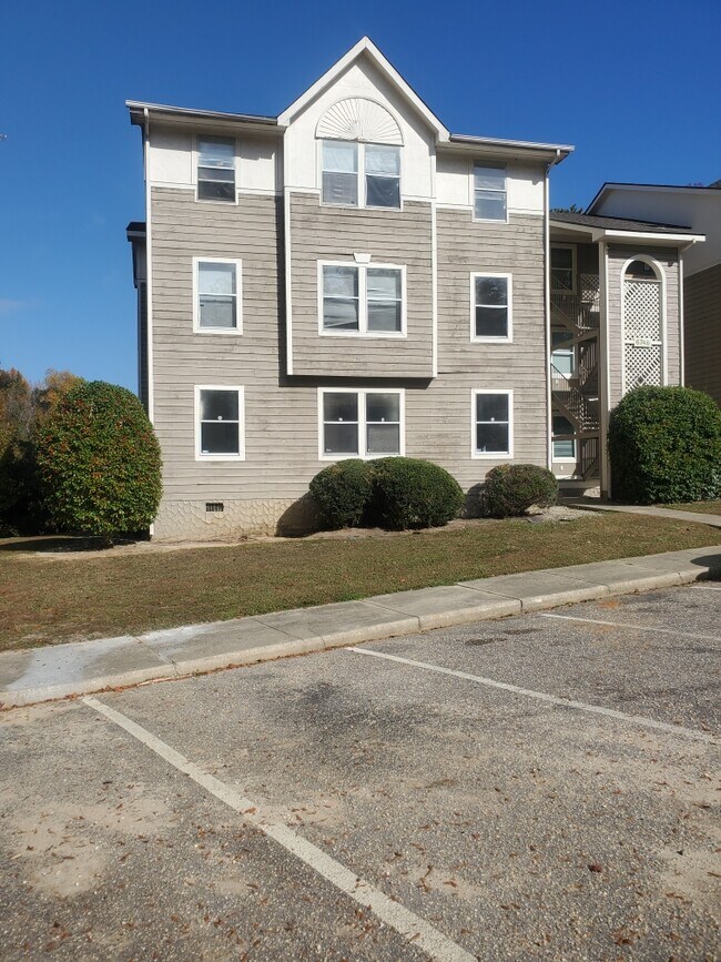 Aparcamiento al aire libre - 6748 Willowbrook Dr
